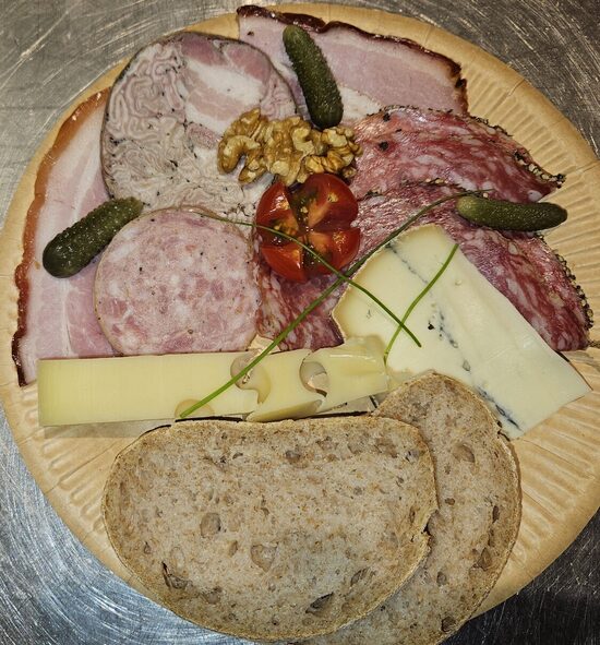 Planche de charcuterie (nombre limité à 100)